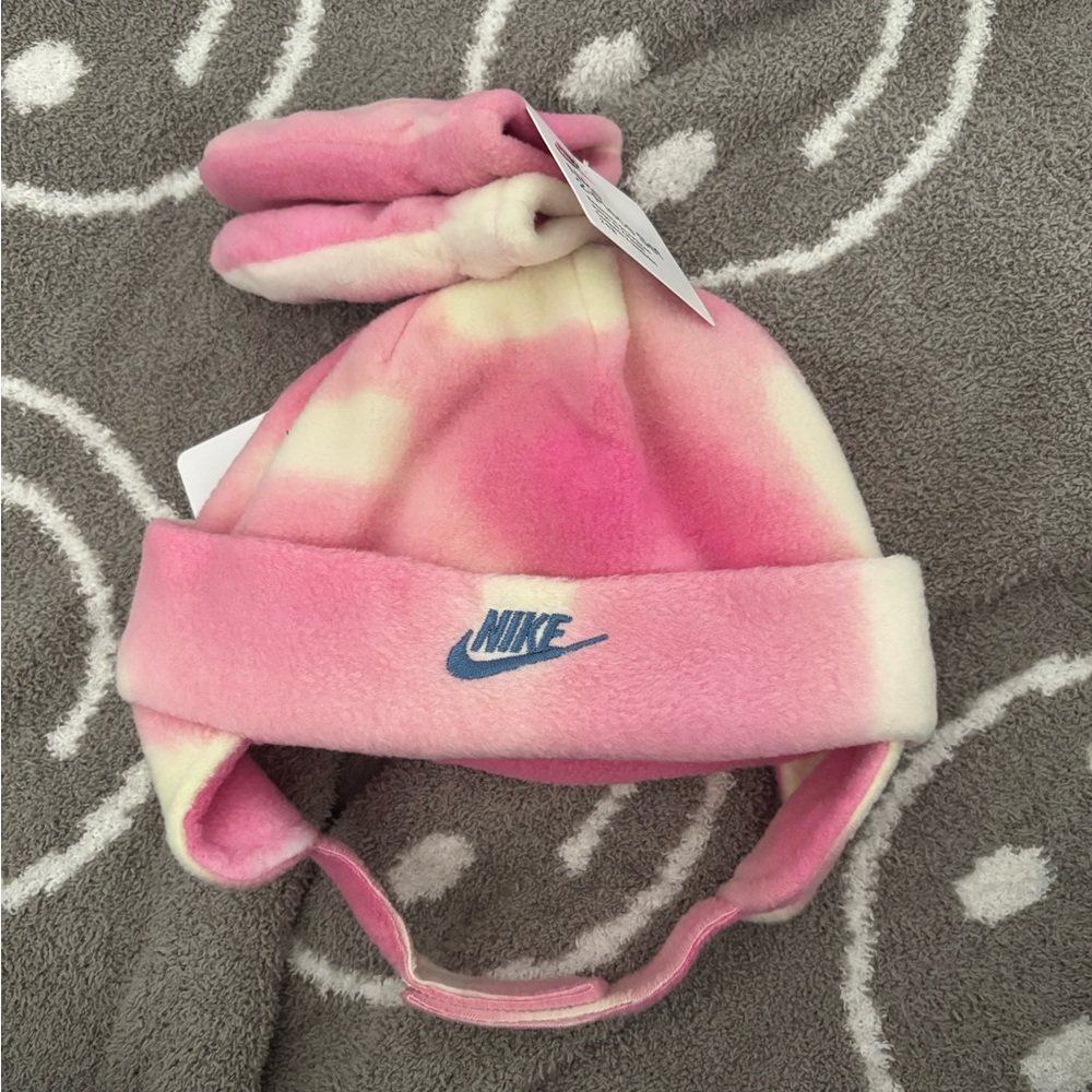 Nike hat and gloves set